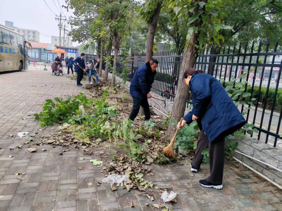 齐心协力清死角，洁净场站暖旅途