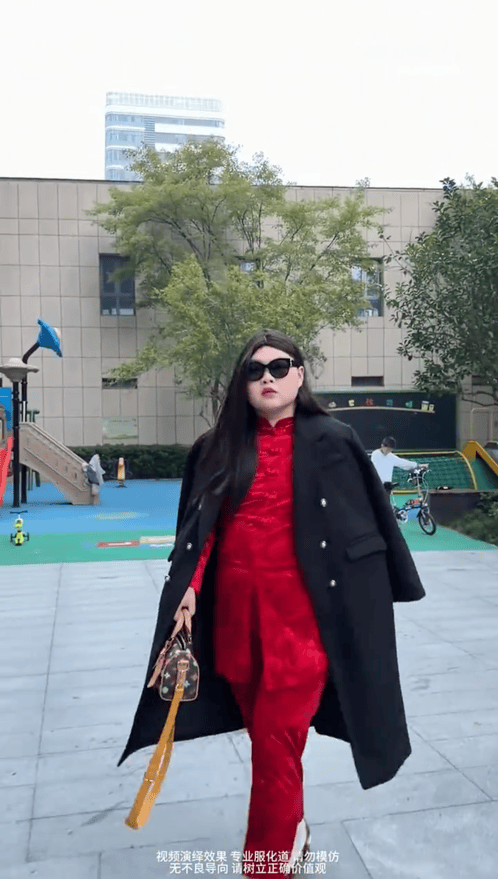 模仿李湘穿搭,网友调侃“开庭带着你这堆聚酯纤维地摊货”,专家:聚酯纤维也有贵的