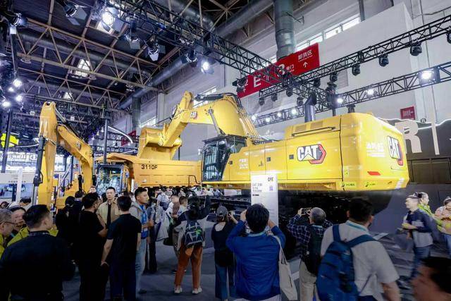 从钢铁履带到数字足迹：解锁卡特彼勒穿越百年的密码