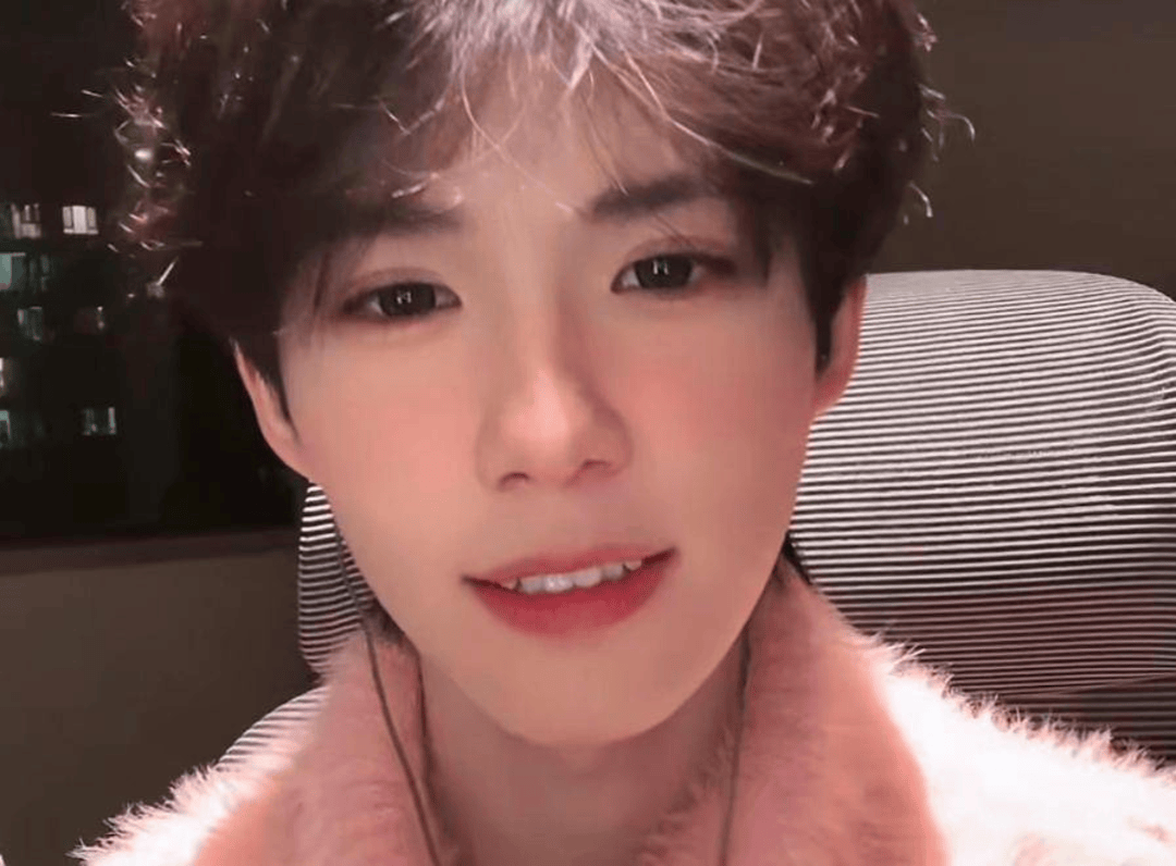 何秋亊称演唱会未获报酬引关注,主办方老板160万股权被冻结