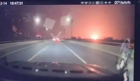 河南偃师一工厂疑发生爆炸，当地回应：再生资源公司发生火情，现场明火已扑灭，无伤亡