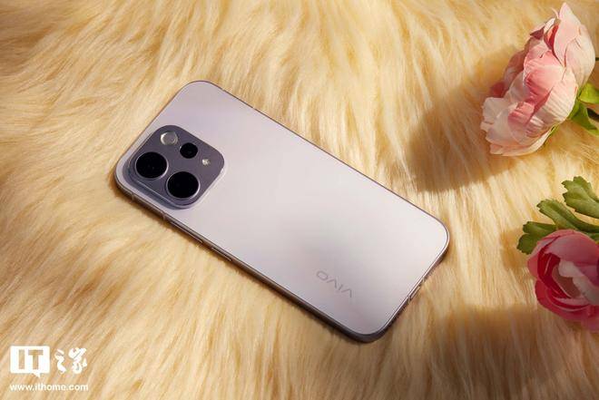 Counterpoint:内存芯片短缺将导致明年智能手机出货量下滑2.1%