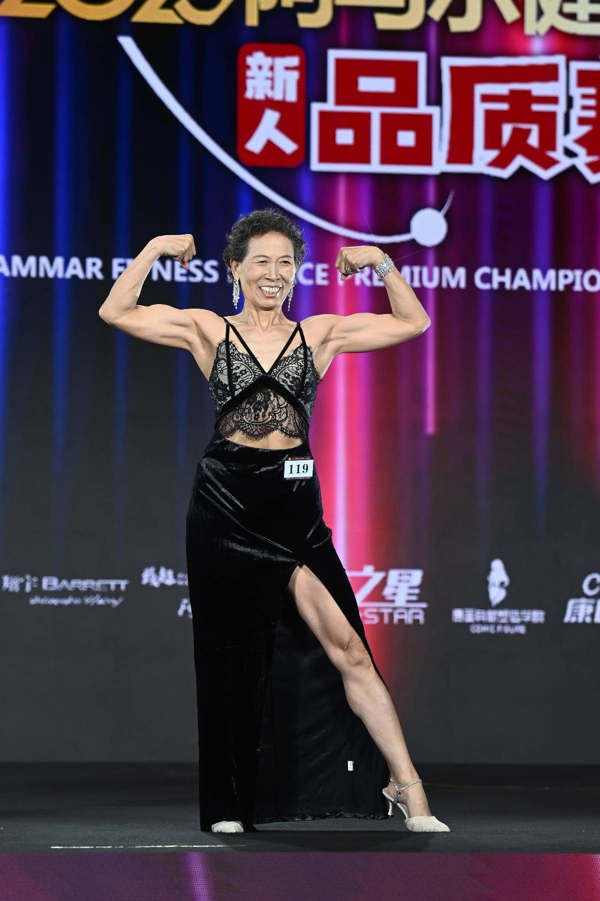 71岁奶奶获健美比赛冠军：被儿媳夸偶像，无视“老了就在家等死”的言论