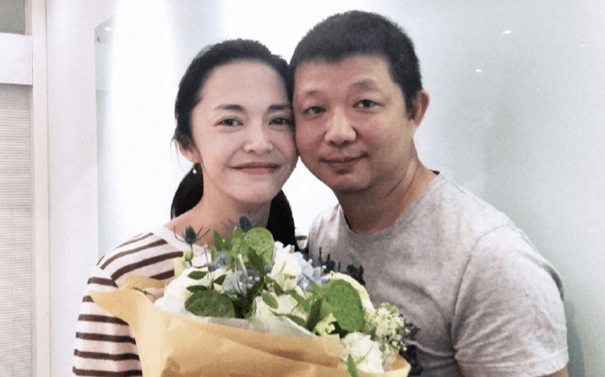 演员姚晨宣布离婚:已于多年前结束婚姻关系,考虑到当时孩子年幼,未对外公布